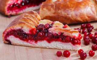 Творожный пирог с брусникой и яблоками