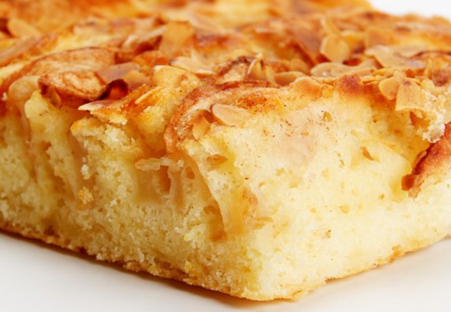 Классическая шарлотка с яблоками и корицей