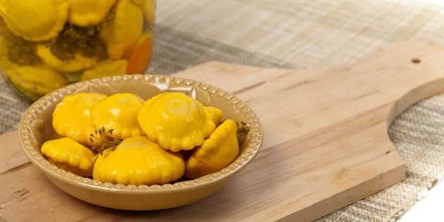 Маринованные патиссоны с болгарским и острым перцами