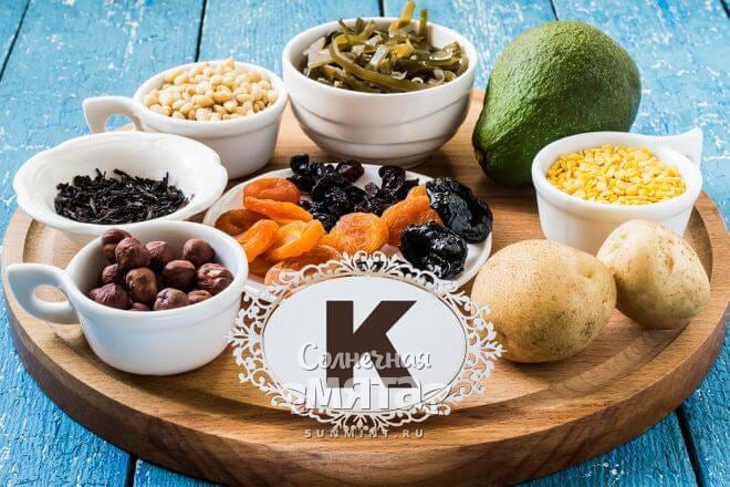 Продукты, содержащие калий, на столе, фото