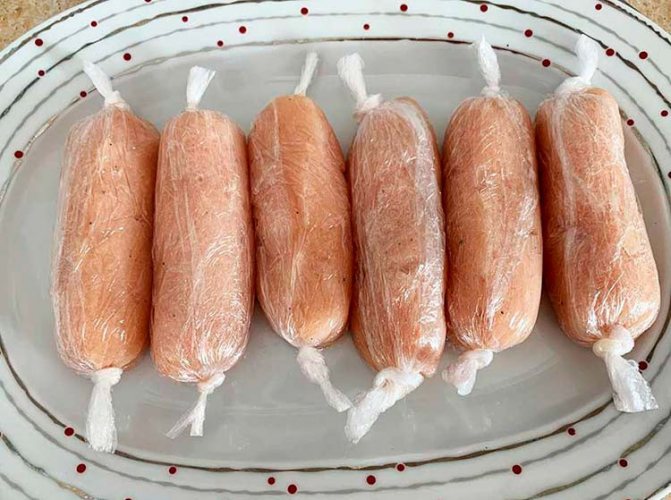 Рецепт ПП сосисок из куриной грудки в пищевой пленке