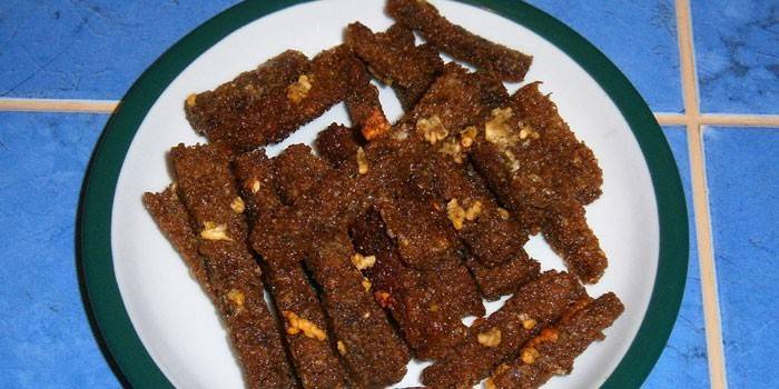 Сухари с чесноком из бородинского хлеба