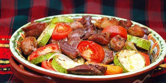 Свинина, запеченная с овощами