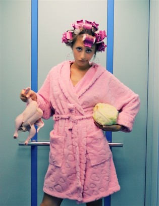 Вряд ли мужчине будет нравится, если дома его встречают подобным образом Такая "встреча" дома никому не понравится