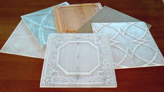 Как правильно поклеить потолочную плитку