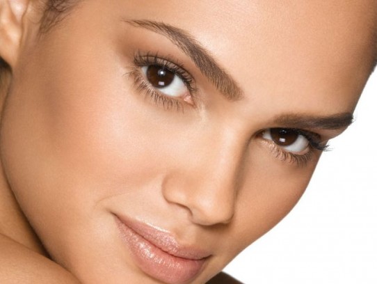 Яркий макияж для карих глаз