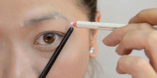 Как правильно выщипать брови