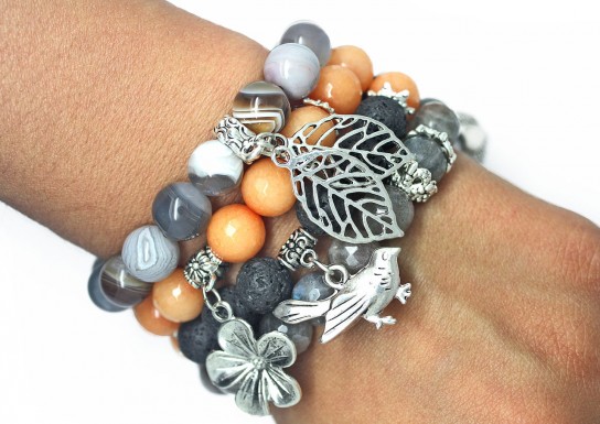 Как правильно выбрать украшение на руку?