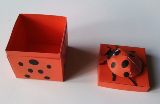 Коробочка для подарка может пригодится для мелочевки и бижутерии Коробочка с аппликацией божья коровка