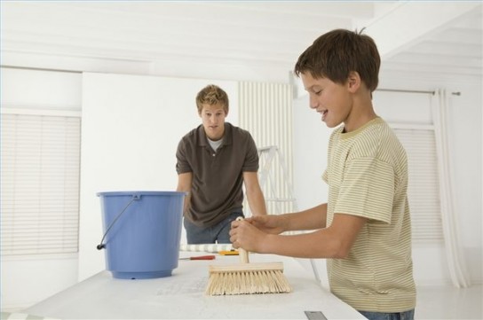 Как правильно поклеить виниловые обои