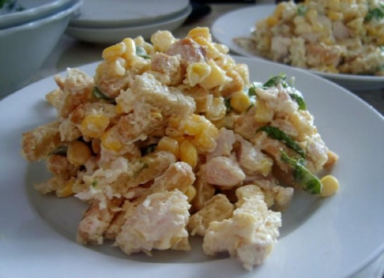 Салат с сухариками