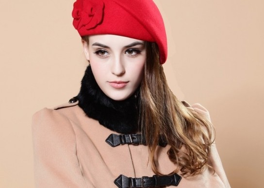 Как правильно носить берет женский