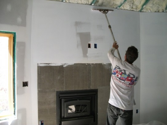 Как правильно грунтовать стены