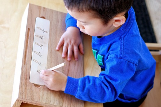 Как правильно научить писать левшу