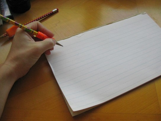 Как правильно научить писать левшу