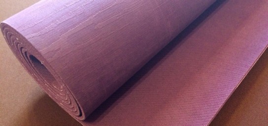 Какими свойствами должен обладать качественный коврик для йоги?