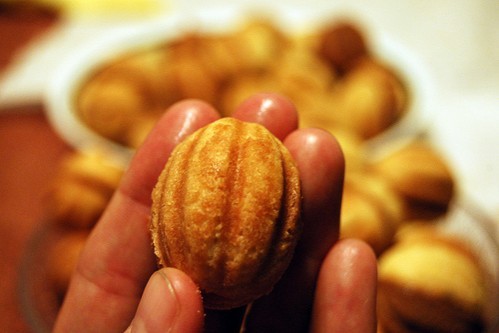 Орешки со сгущенкой - классический рецепт