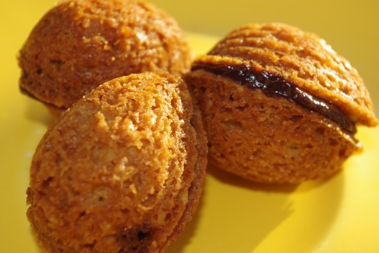 Орешки со сгущенкой - классический рецепт