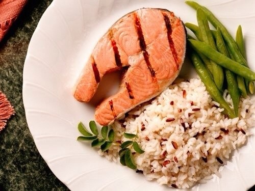 Если выбирать гарнир для рыбы рис, то рассыпчатый Гарнир для рыбы — рис