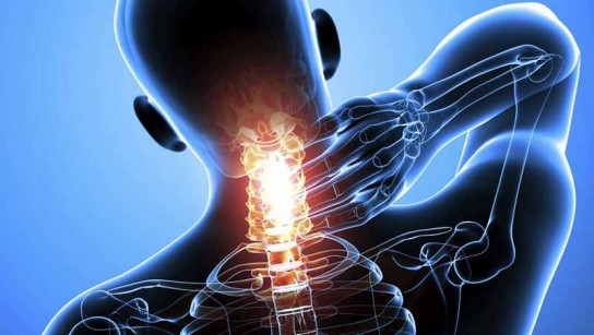 Шея болит, поворачивать больно: что делать?