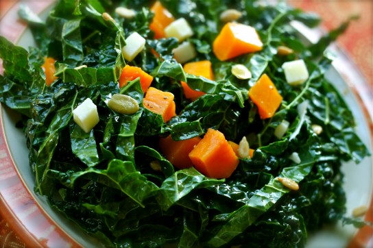 Салат с яблоком, тыквой, грюнколем и семечками