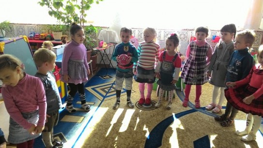 Знакомство ребенка с именами других детей