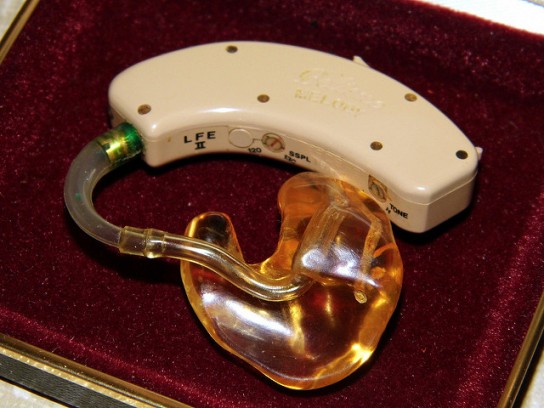 Слуховой аппарат или усилитель звука?