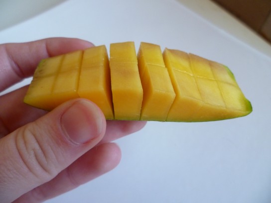 Как правильно есть манго