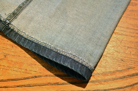 Как правильно подшить джинсы