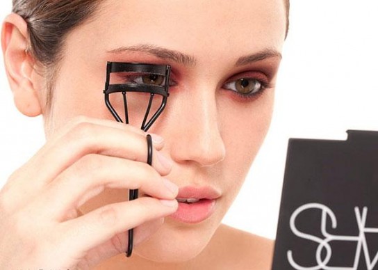 Правила применения щипцов для завивки ресниц