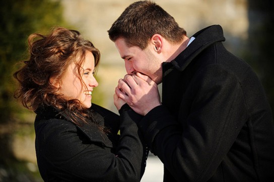 Как вести себя, чтобы узнать, нужна ли женщина мужчине