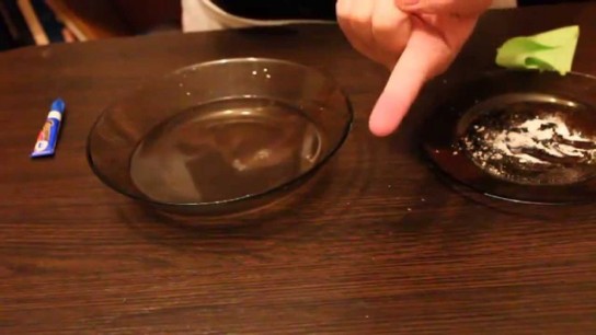 Чем опасен супер-клей для кожи?