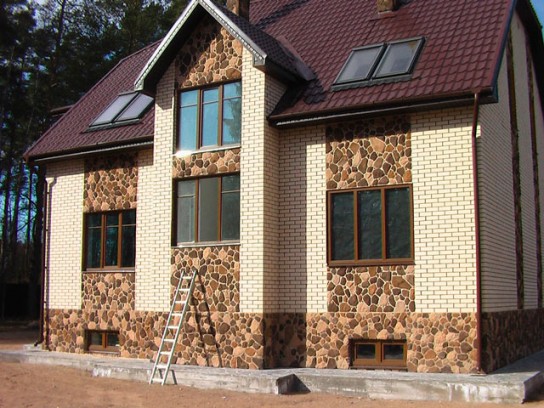 Использование натурального или искусственного камня