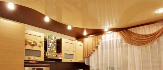 Оклеивание потолка моющимися обоями