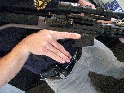 Размещение руки со спусковым пальцем