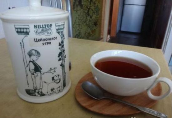 чай в белой чашке