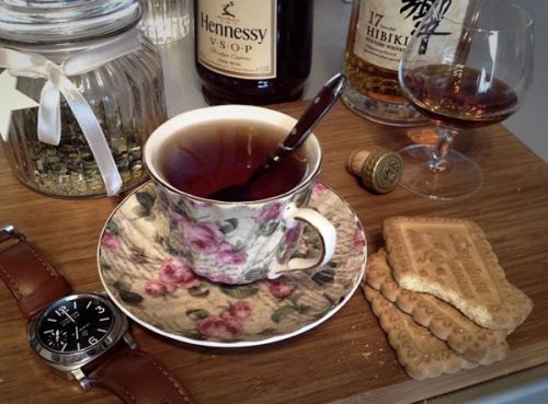 Чай и коньяк