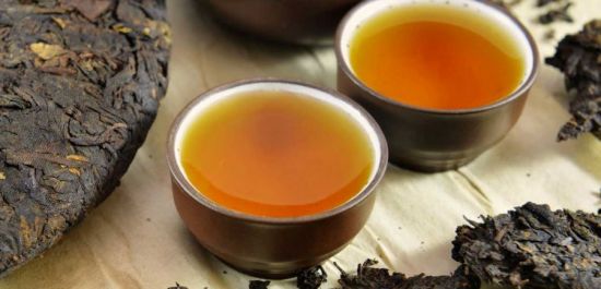 две чашки чая