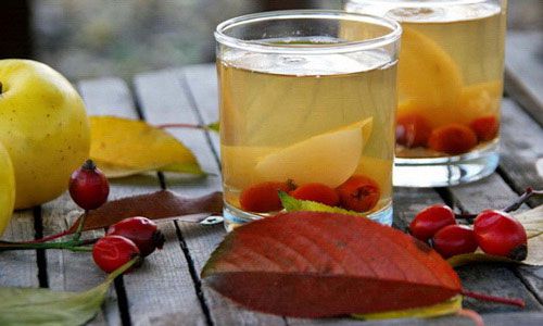 Чай с яблоками и шиповником