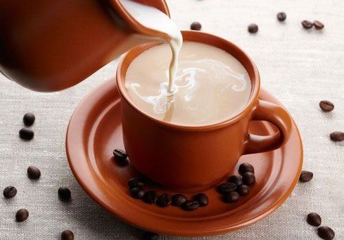 Чашка кофе с молоком Чашка кофе с молоком