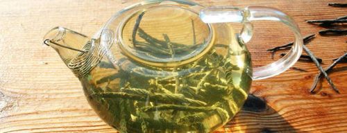 Чай Кудин в чайнике