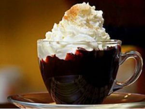 Горячий шоколад со сливками