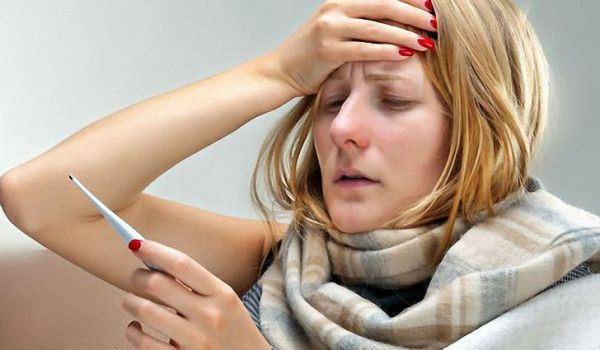 Женщина с высокой температурой Женщина с высокой температурой