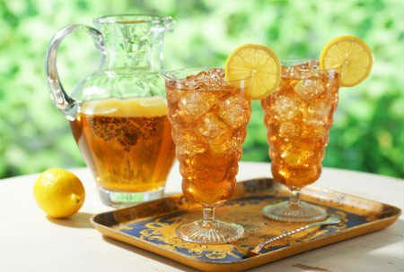 Холодный чай с лимоном