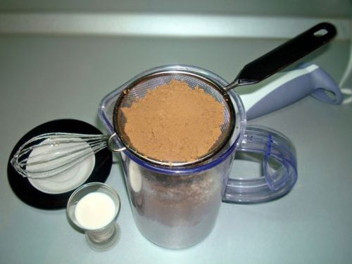 Какао в мерном стаканчике