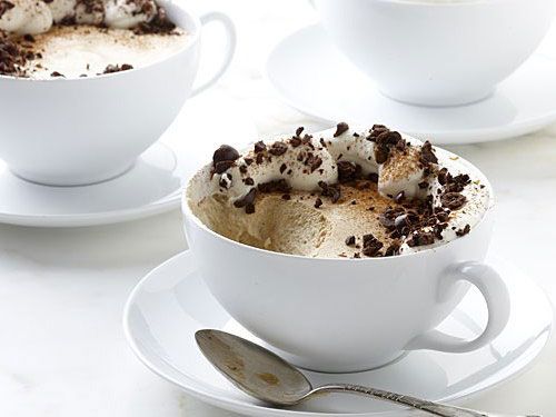 Кофе по-баварски с шоколадной стружкой