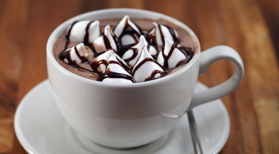 Какао с маршмеллоу и топингом