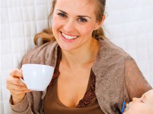 Женщина с чашечкой кофе