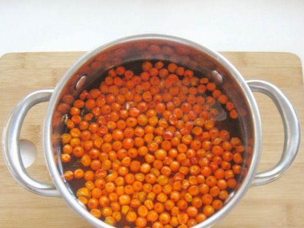 Облепиха в кастрюле