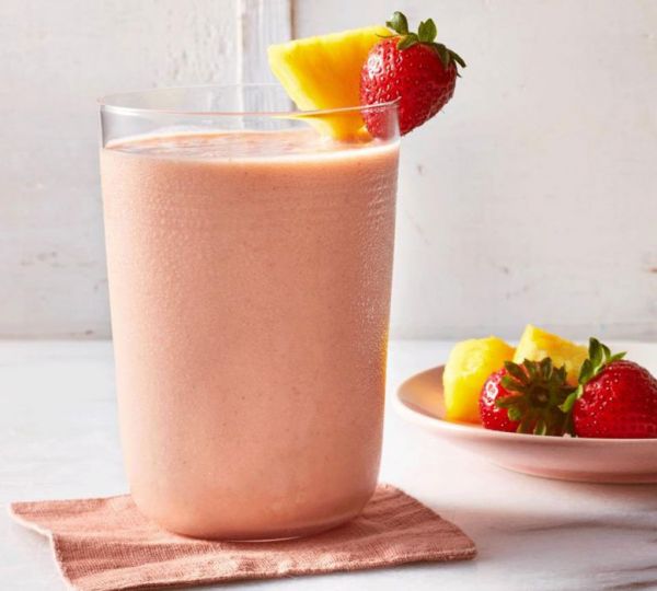 Смузи с клубникой и ананасом